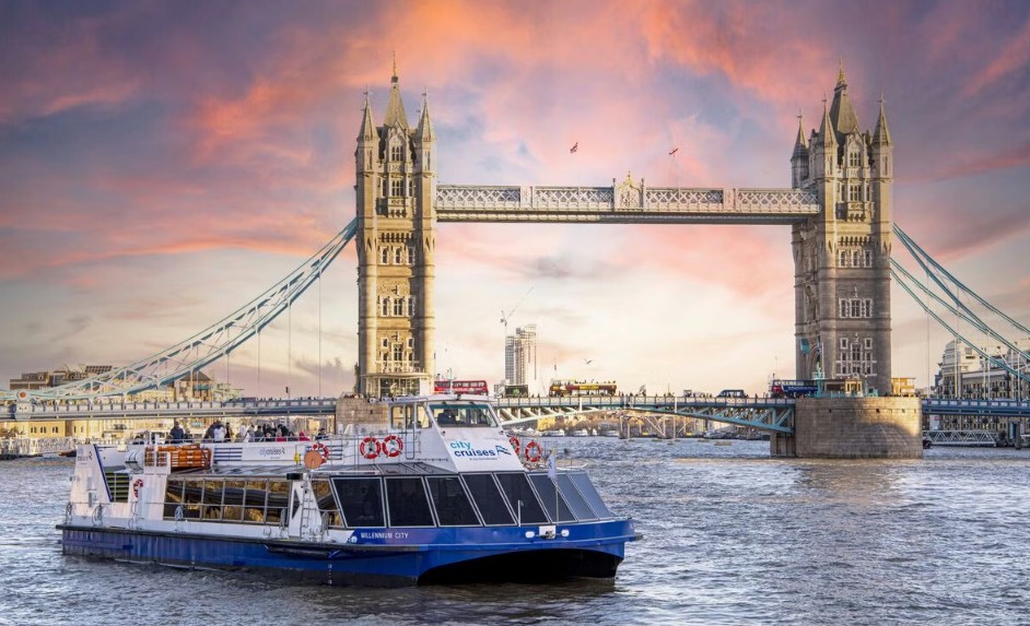 Thames City Cruise with Champagne Afternoon Tea