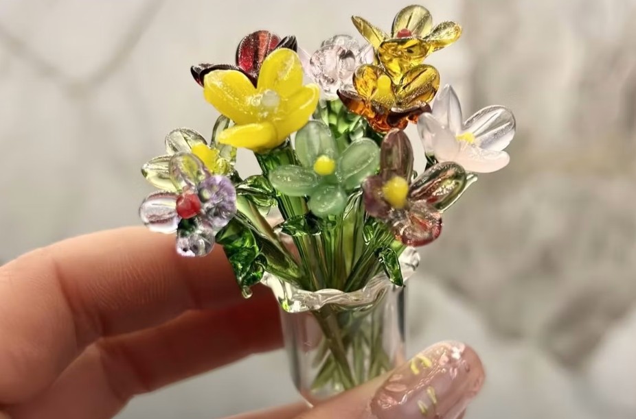 Glass flower workshop London - 20% off.