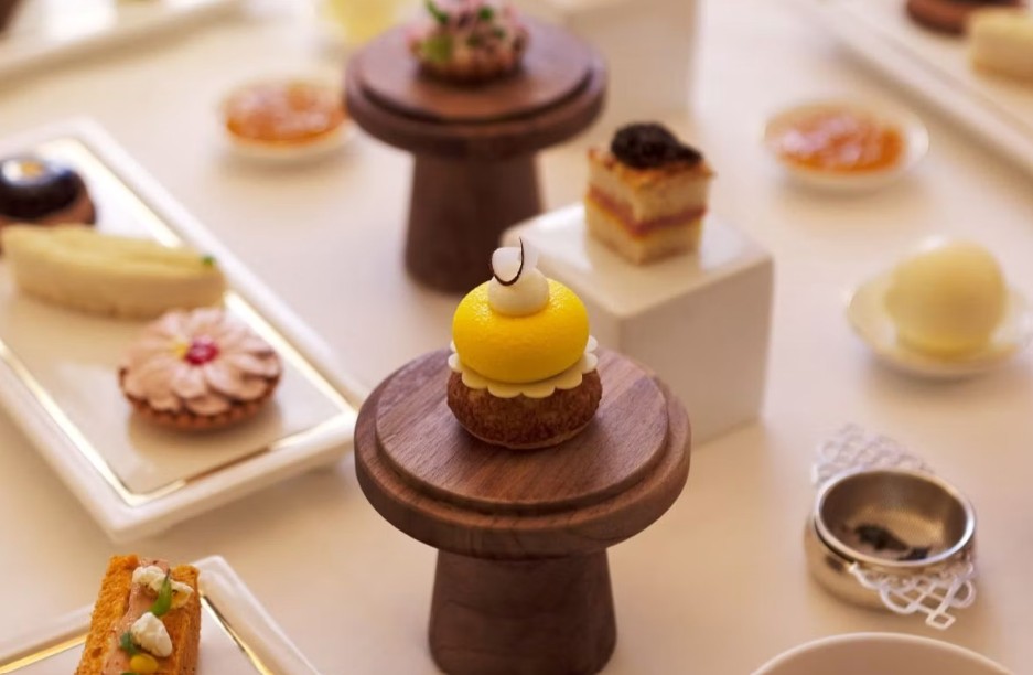 Harrods afternoon tea - delicious cake selection. Special offer - 20% discount code with Girls Afternoon Tea.